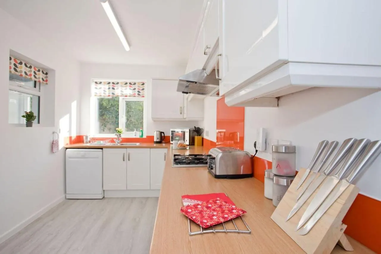 Hilda'S Retreat Accessible Wheel Chair Friendly With Hoist Poole Holiday home